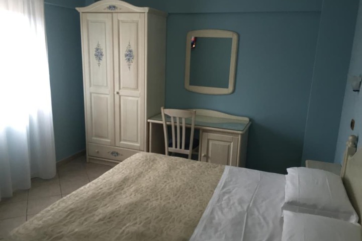 Room 25 of 47