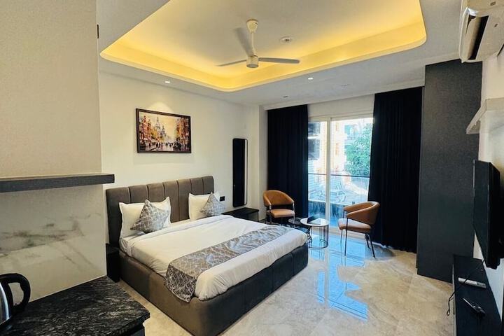 Room 9 of 32