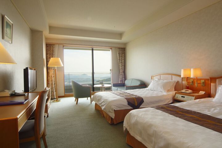 Room 7 of 32