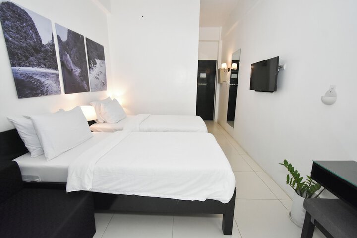 Room 8 of 37