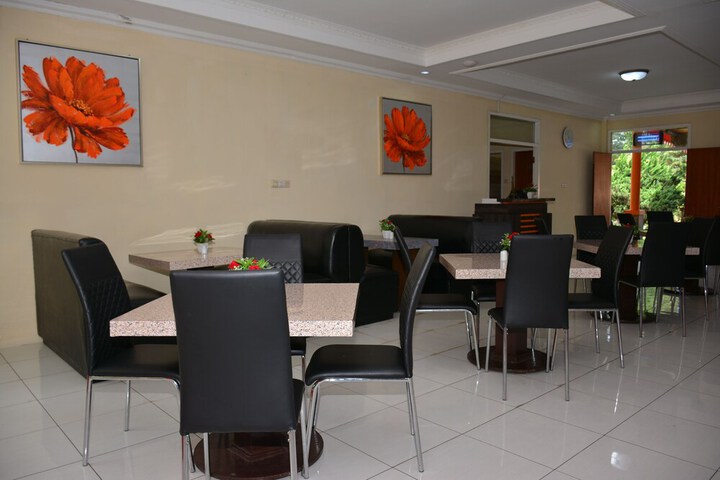 Dining 96 of 122