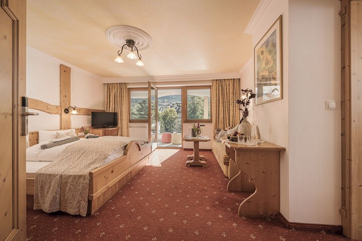 Room 15 of 102