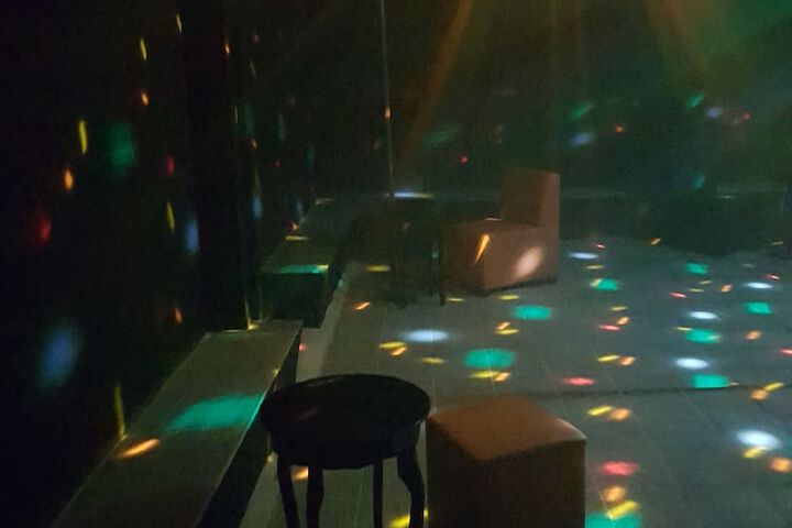 Room 4 of 20