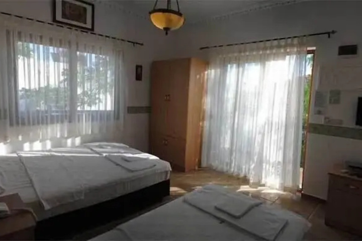 Room 2 of 7