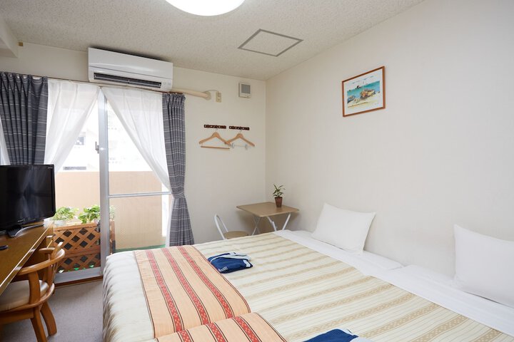 Room 8 of 48