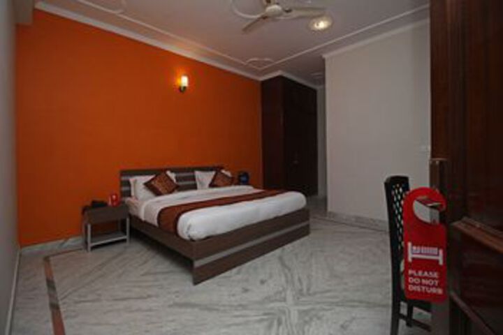 Room 11 of 21