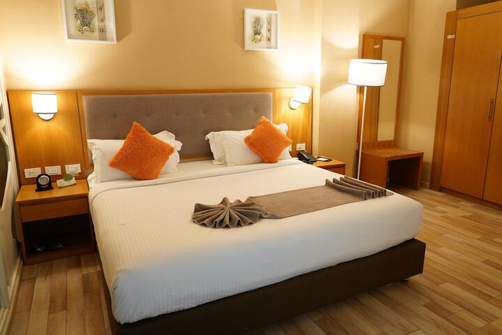 Room 44 of 163
