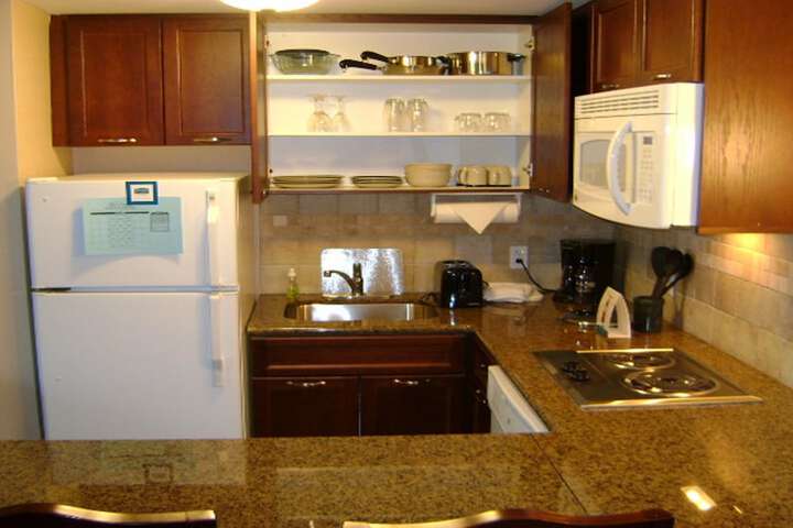 1 Queen Bed Studio Suite Studio Full Kitchen (7 of 14)