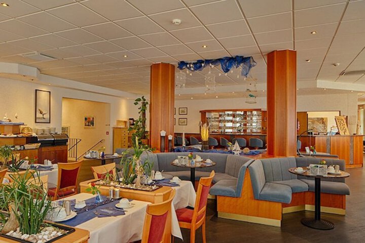 Dining 52 of 63