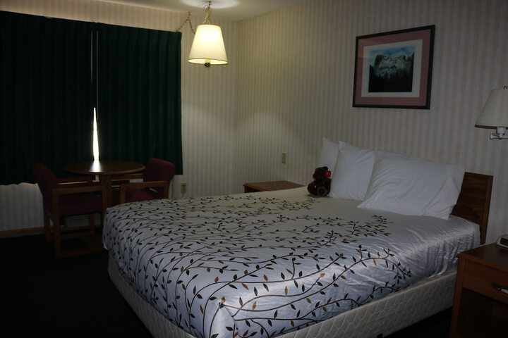 Room 4 of 79