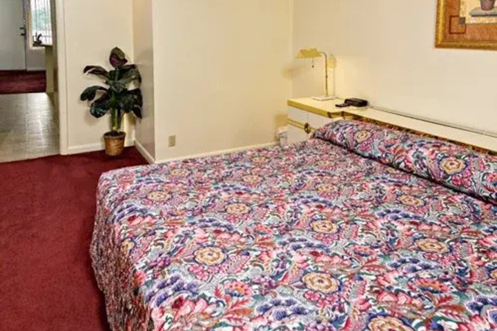 Photo of Mariner`s Pointe Resort