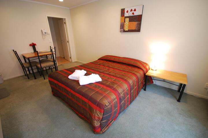 Room 12 of 28