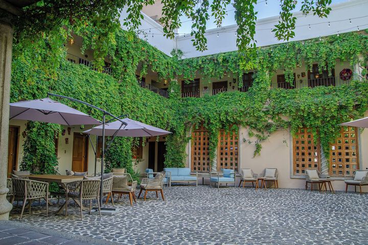 Hotel Exterior 33 of 43