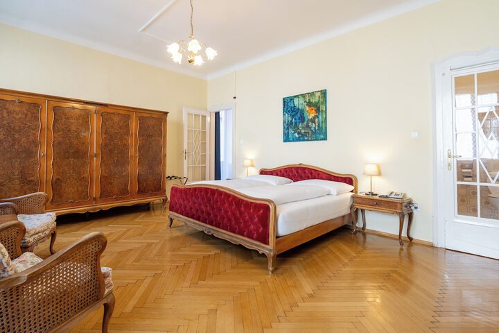 Room 34 of 125