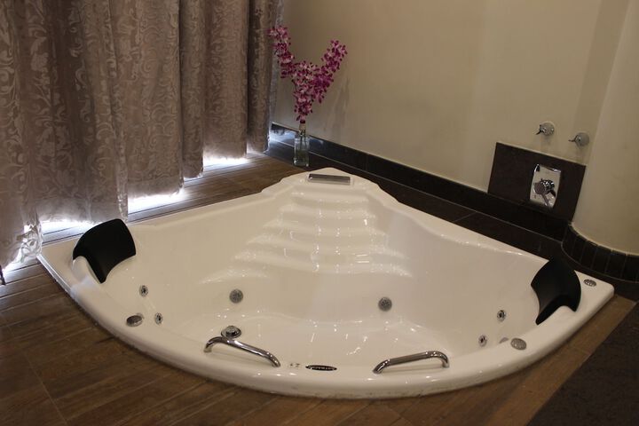 Hot Tub 43 of 64