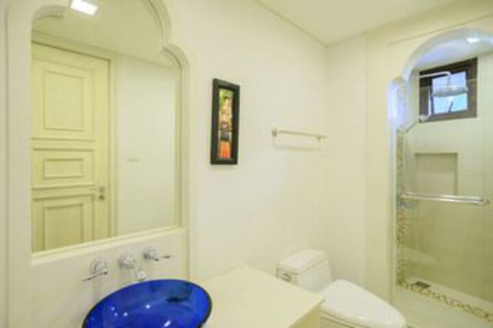 Room 14 of 80