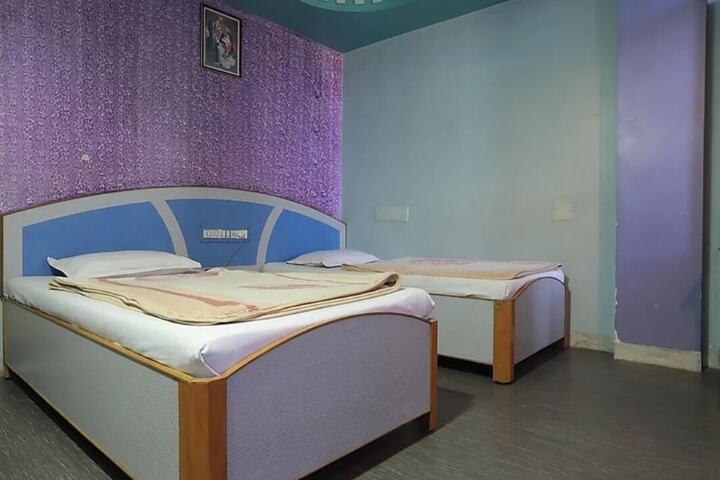Room 7 of 13