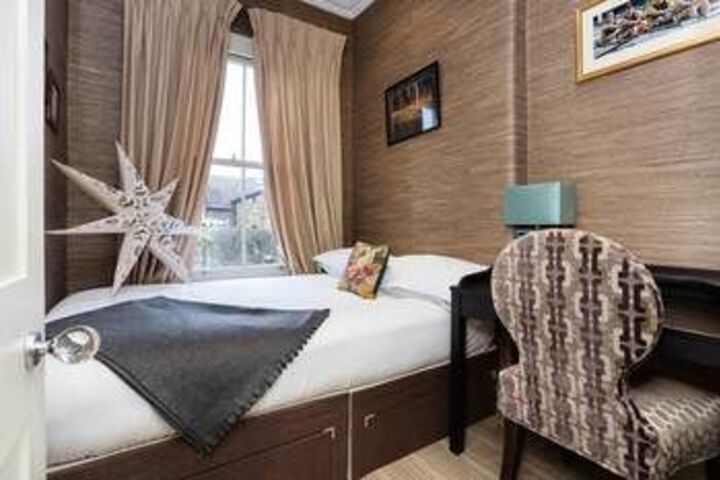 Room 12 of 28