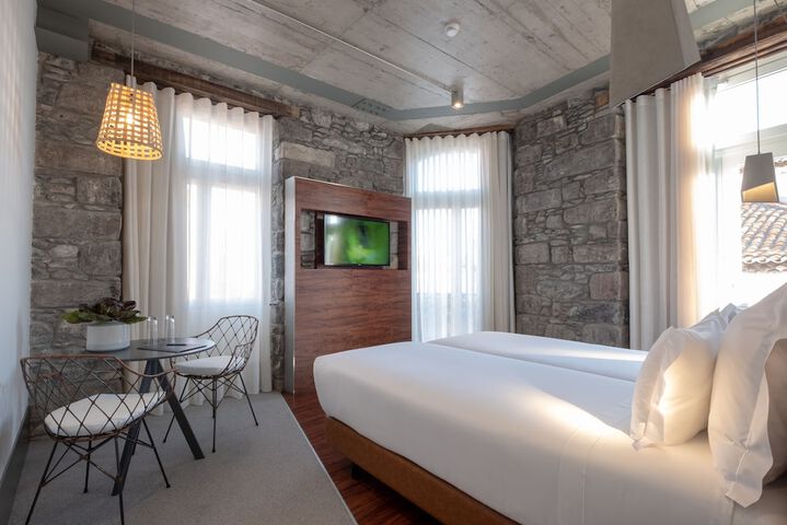 Room 7 of 40