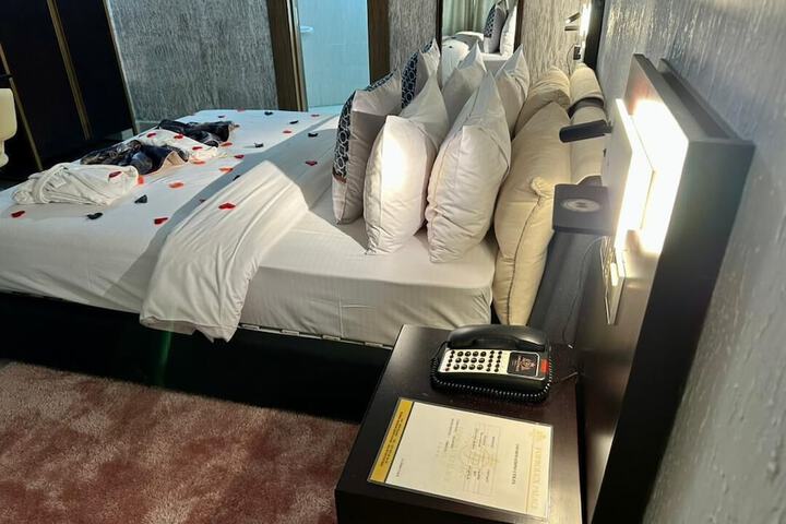 Room 34 of 63