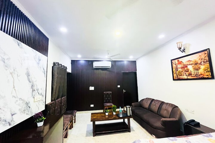 Room 8 of 14