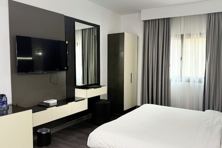 Room 28 of 73