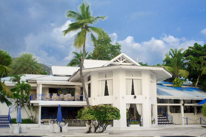 Hotel Pool