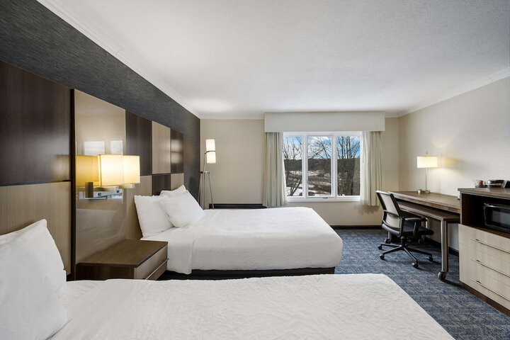 2 Double Beds (13 of 19)