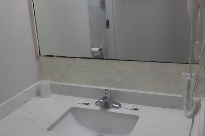 Room 17 of 28
