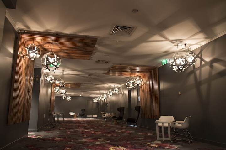 Ballroom/Hall 71 of 90