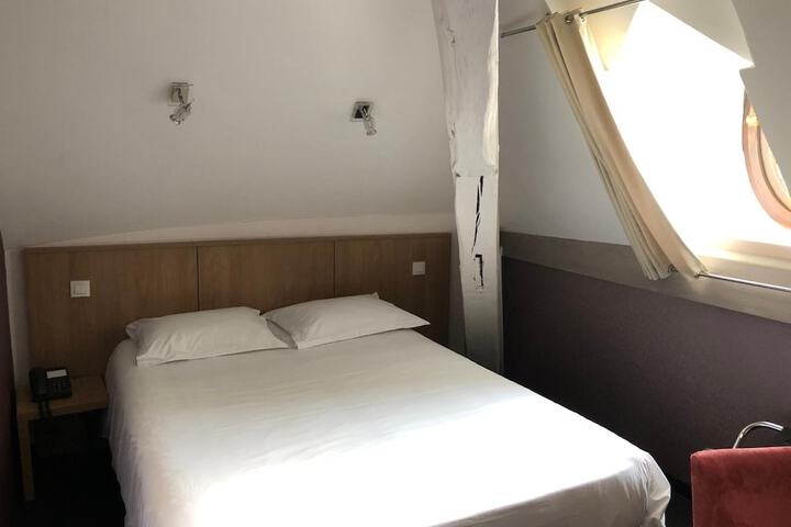 Room 20 of 62