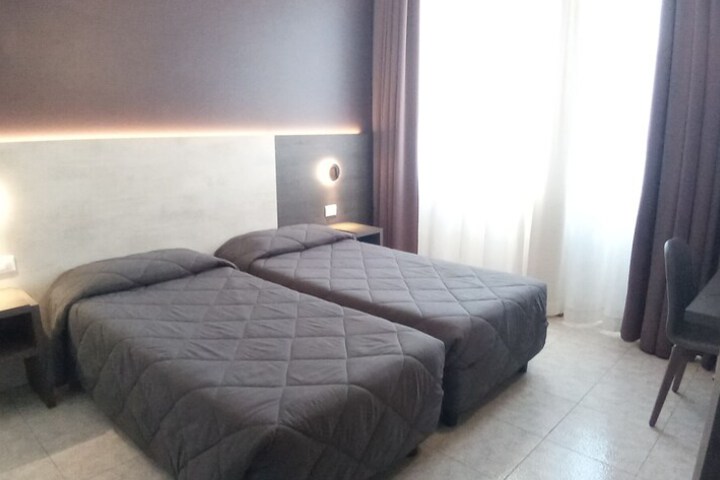 Room 9 of 27