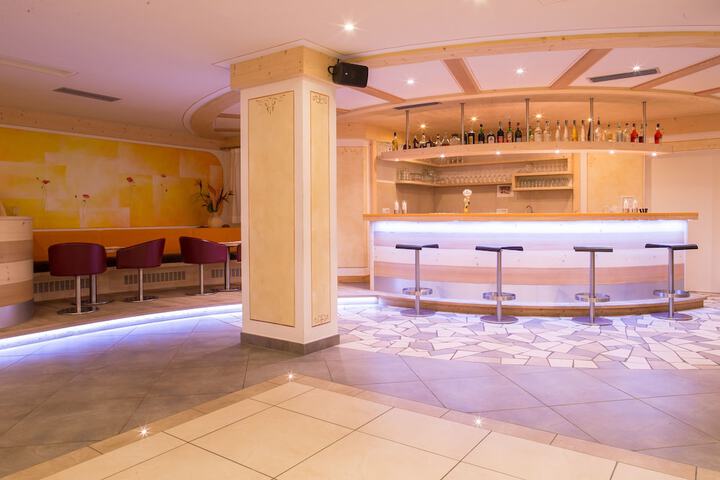 Ballroom/Hall 167 of 173