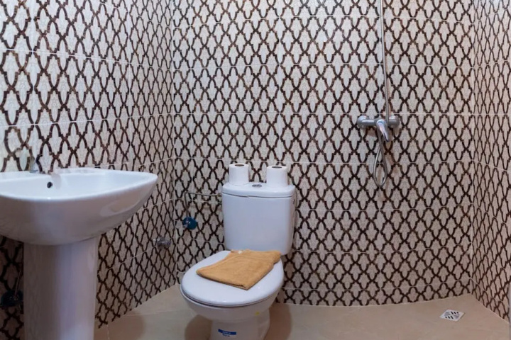 Room 8 of 32