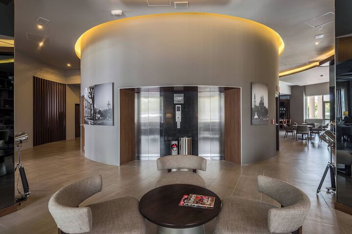 Entrance & Lobby