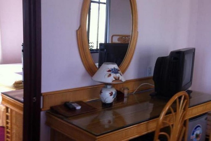 Room 9 of 18