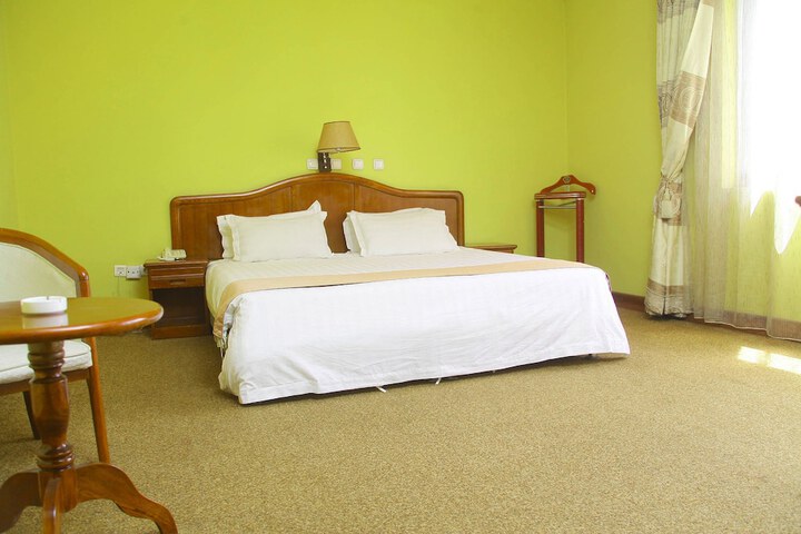 Room 11 of 40