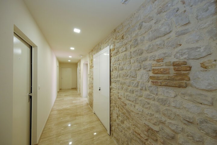 Ballroom/Hall 36 of 39