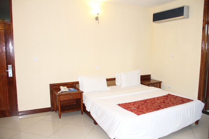 Room 7 of 28