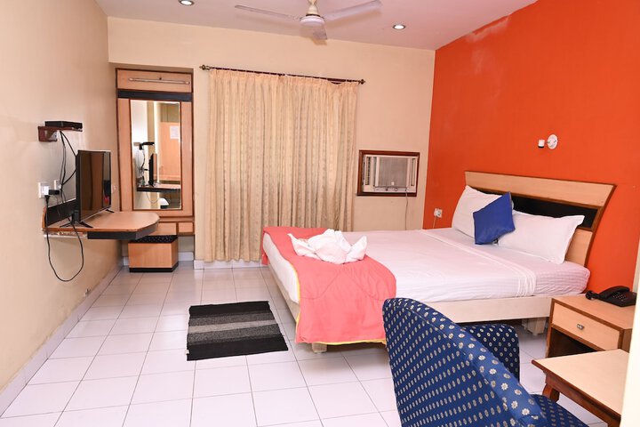 Room 6 of 27