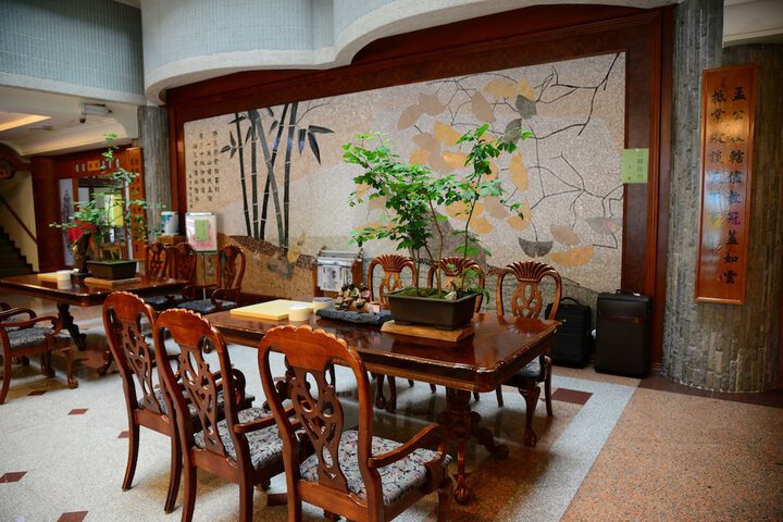 Entrance & Lobby
