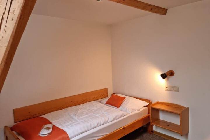 Room 16 of 50