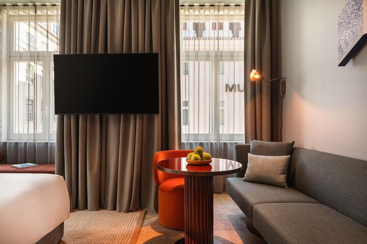 Room 93 of 139