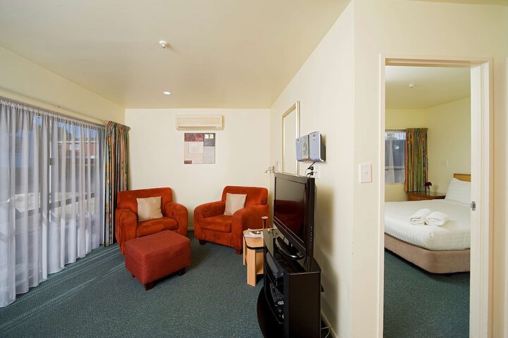 Room 27 of 82