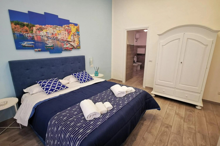 Room 6 of 25