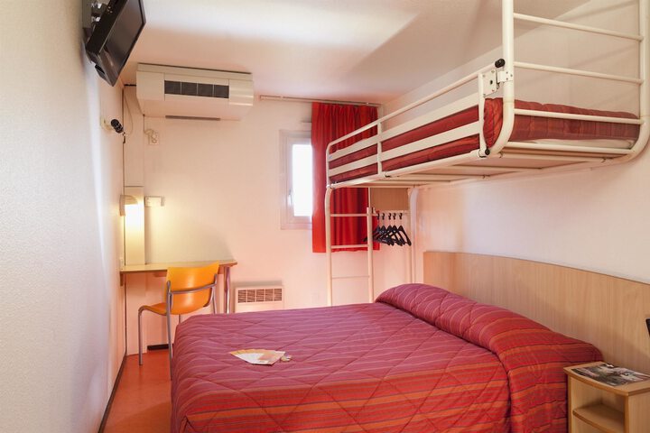 Room 4 of 15