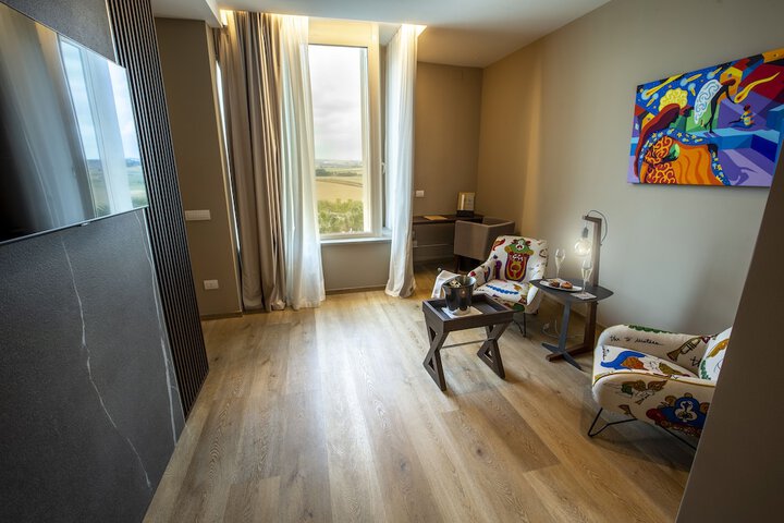 Room 28 of 106