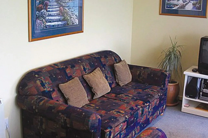 Room 2 of 6