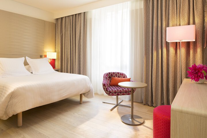 Room 2 of 36