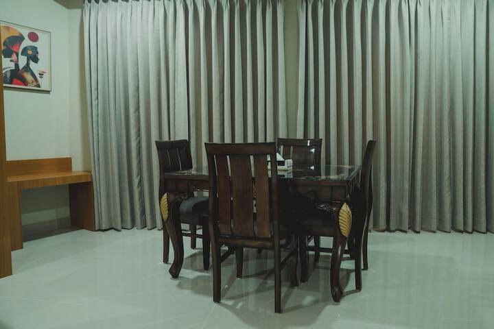 Dining 22 of 23